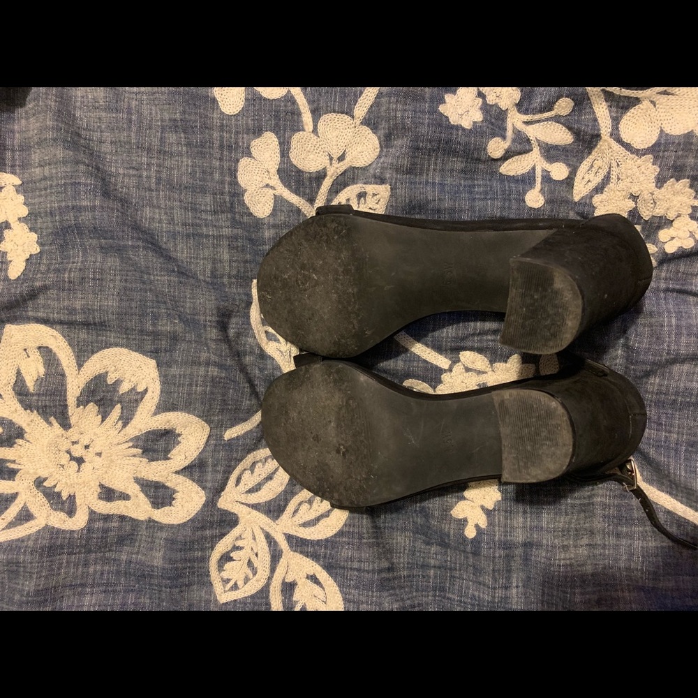 Steve Madden black heels. Size 6.5 - Picture 4 of 4
